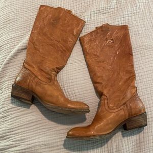 Frye Carson Tab Tall in Camel